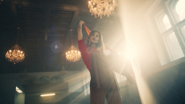 Video Reference: Cloud, Flash photography, Fashion, Gesture, Sunlight, Lens flare, Performing arts, Entertainment, Happy, Fun