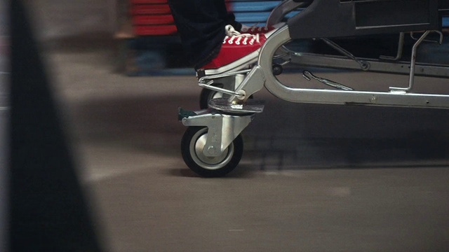 Video Reference: Tire, Wheel, Automotive lighting, Motorcycle, Automotive tire, Vehicle, Motor vehicle, Automotive design, Alloy wheel, Automotive exhaust