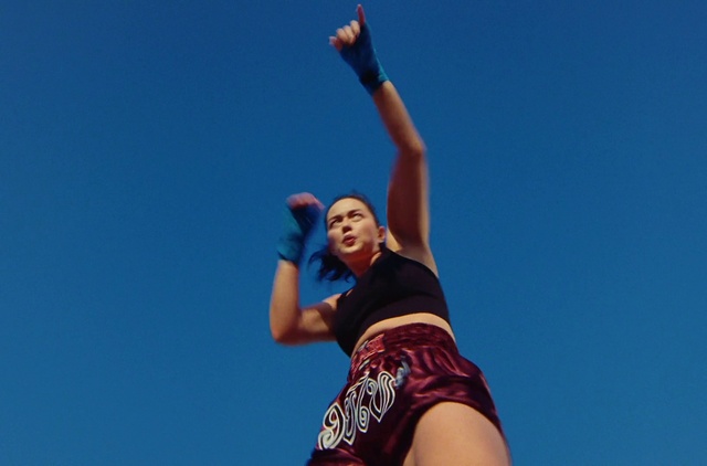 Video Reference: Sky, Sports uniform, Happy, Gesture, Player, Entertainment, Ball, Sports equipment, Performing arts, Ball game