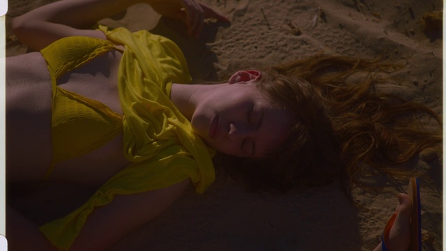 Video Reference: Human body, Flash photography, Comfort, Happy, Fawn, Petal, Thigh, Tints and shades, Long hair, Human leg