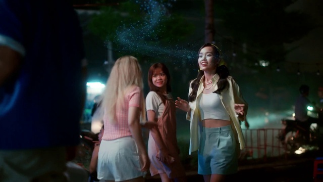 Video Reference: Shorts, Flash photography, Smile, Leisure, Entertainment, Event, Happy, Fun, Grass, Midnight