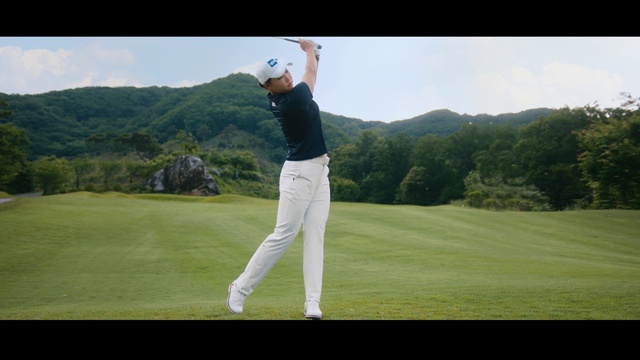 Video Reference: Sky, Cloud, Golfer, Golf, Golf equipment, Golf club, Professional golfer, Precision sports, Tree, Highland