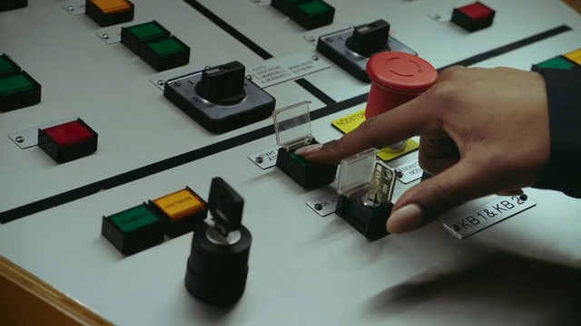 Video Reference: Product, Gadget, Gesture, Finger, Material property, Font, Thumb, Electronic device, Recreation, Technology