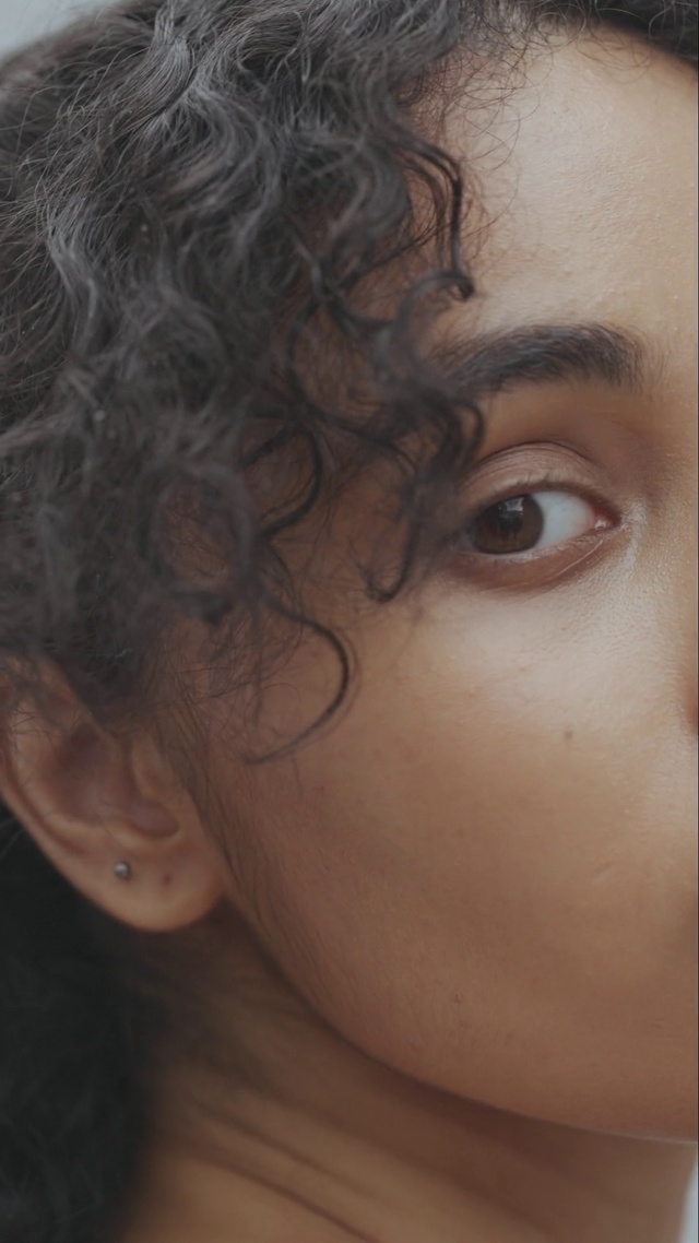 Video Reference: Forehead, Nose, Cheek, Skin, Lip, Chin, Eyelash, Human body, Flash photography, Jaw