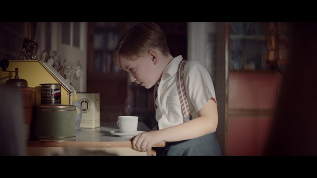 Video Reference: Flash photography, Sleeve, Tableware, Coffee cup, Serveware, Tints and shades, Drinkware, Cup, Room, Elbow