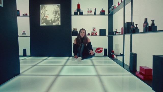 Video Reference: Interior design, Flooring, Floor, Picture frame, Leisure, Knee, Shelving, Fun, Recreation, Eyewear