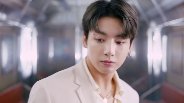 Video Reference: Forehead, Lip, Chin, Eyebrow, Shoulder, Eyelash, Neck, Dress shirt, Flash photography, Jaw