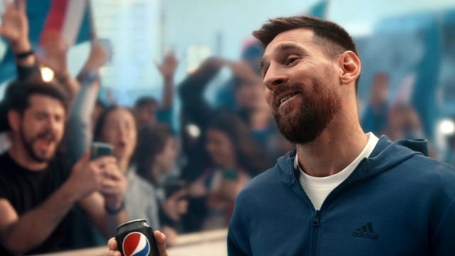 Video Reference: Beard, Social group, Smile, Fun, T-shirt, Youth, Event, Drink, Crowd, Audio equipment