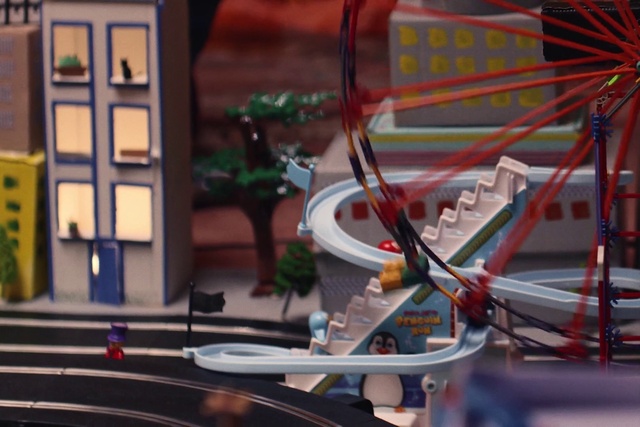 Video Reference: Wheel, Bicycle tire, Ferris wheel, Bicycle wheel, Motor vehicle, Vehicle, Bicycle handlebar, Automotive tire, Automotive wheel system, Engineering