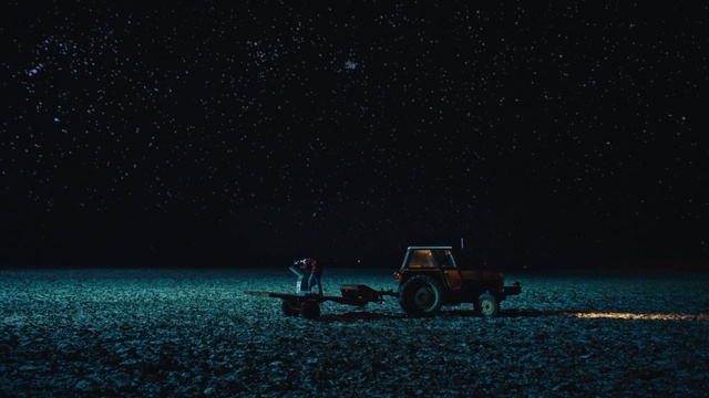 Video Reference: Tire, Wheel, Vehicle, Motor vehicle, Automotive tire, Natural landscape, Sky, Agricultural machinery, Automotive design, Landscape