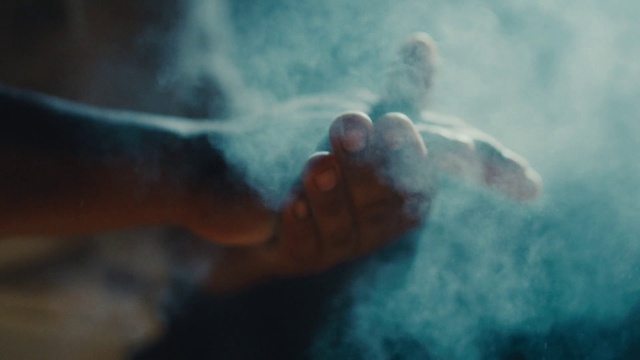 Video Reference: Cloud, Water, Sky, Gesture, Barefoot, Foot, Human leg, Electric blue, Underwater, Toe