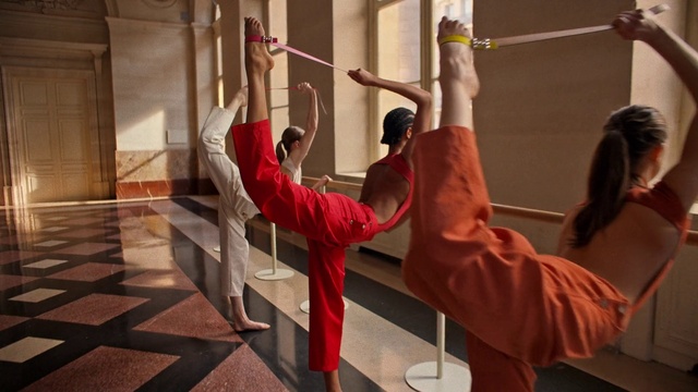 Video Reference: Shoulder, Elbow, Leisure, Sportswear, Balance, Knee, Exercise, Physical fitness, Thigh, Fun