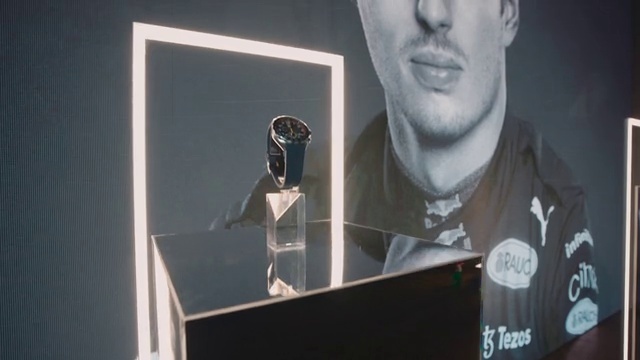 Video Reference: Microphone, Audio equipment, Gadget, Microphone stand, Flash photography, Eyewear, Technology, Electronic device, White-collar worker, Event