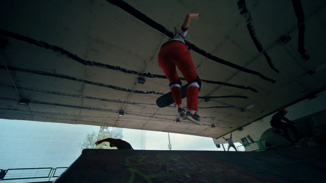 Video Reference: Trapeze, Sports, Entertainment, Stunt performer, Recreation, Fun, Event, Balance, Rope, Competition