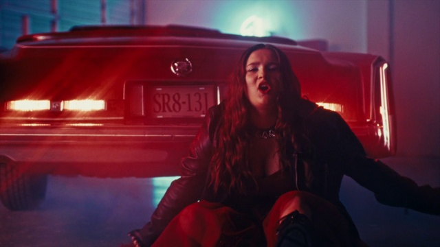 Video Reference: Automotive tail & brake light, Automotive lighting, Car, Vehicle, Musician, Entertainment, Music, Performing arts, Automotive exterior, Personal luxury car