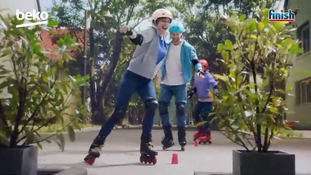 Video Reference: Plant, Skateboard truck, Botany, Tree, Hat, Sports equipment, Outdoor recreation, Leisure, Skateboard, Rolling